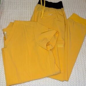DAGACCI - scrub set (jogger pants) - M - yellow